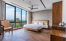 Royal Holidays & Stays